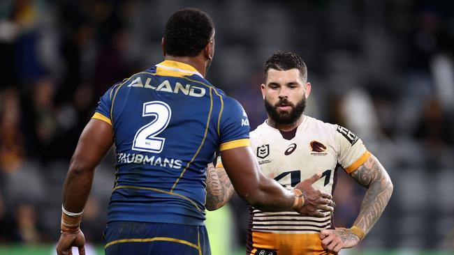 Maika Sivo and Adam Reynolds shake hands. Photo by Cameron Spencer/Getty Images.