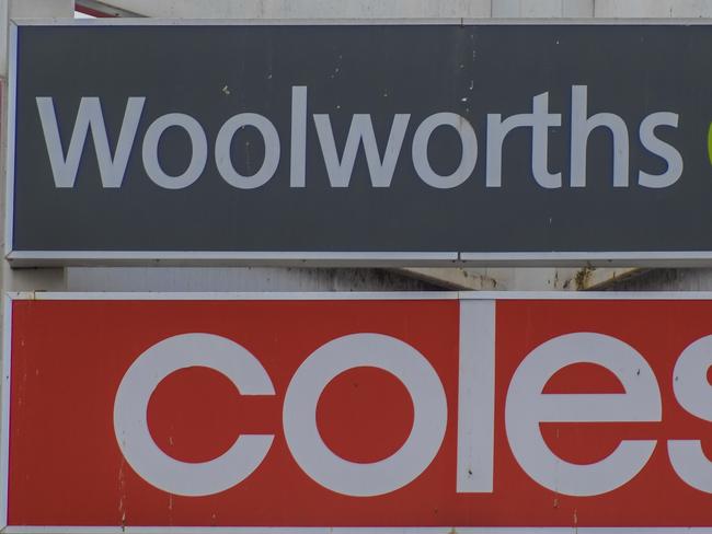 ADELAIDE, AUSTRALIA - NewsWire Photos JUNE 15 2022: Coles and Woolworths signage. Picture: NCA NewsWire / Roy VanDerVegt