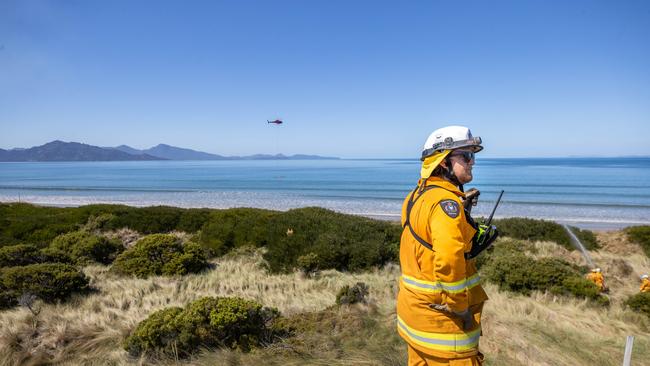 Crews working to contain a blaze at Dolphin Sands. Image: Tasmania Fire Service.