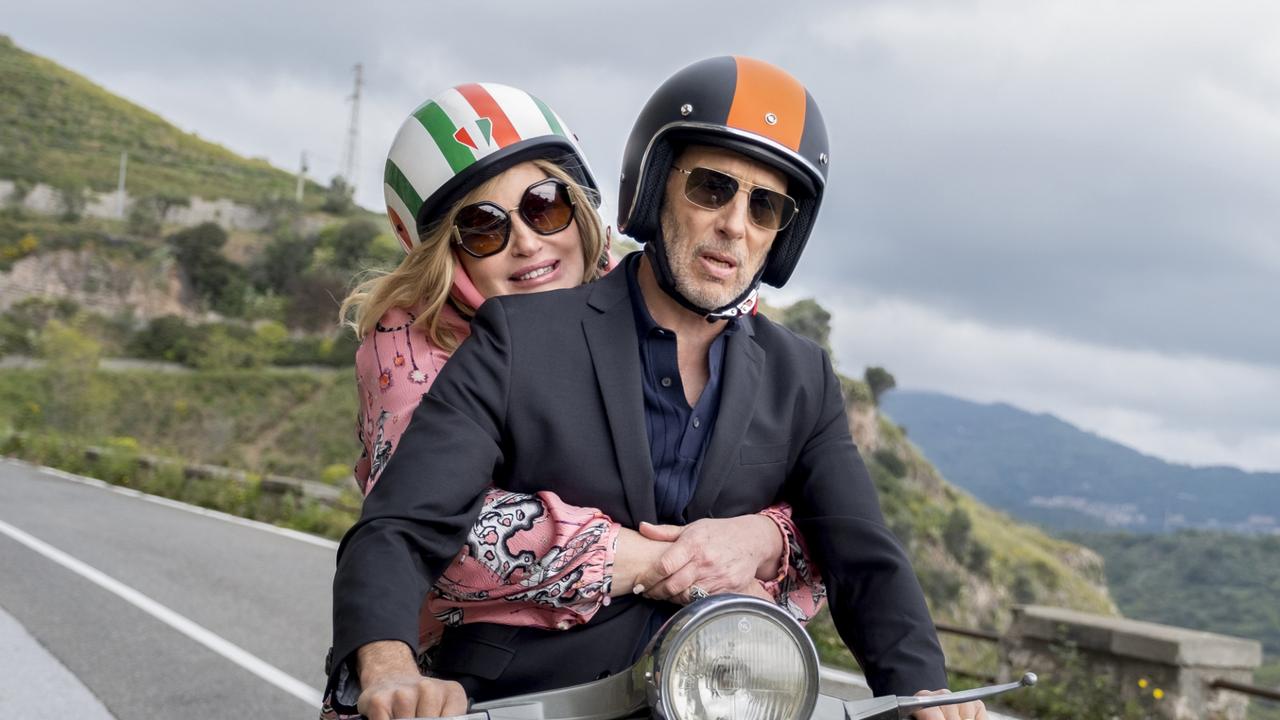 Jennifer Coolidge and Michael Imperioli in a scene from the White Lotus season two.