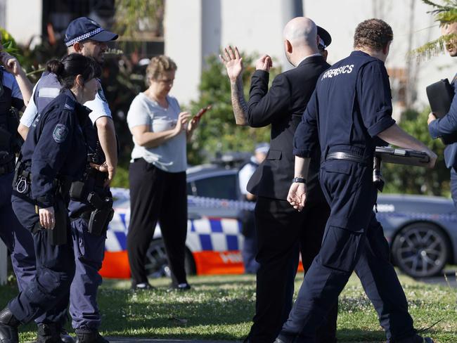 SYDNEY, AUSTRALIA - NewsWire Photos OCTOBER 24, 2024: Police at a crime scene at a house on Layton Street in Wentworthville where at 64 year old man was stabbed to death.Picture: NewsWire / Damian Shaw