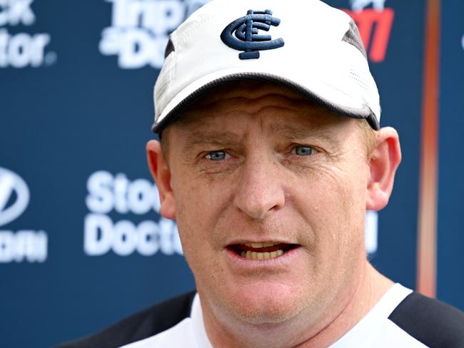 BRISBANE, AUSTRALIA - SEPTEMBER 22: Coach Michael Voss speaks during a Carlton Blues AFL captain's run at The Gabba on September 22, 2023 in Brisbane, Australia. (Photo by Bradley Kanaris/Getty Images)