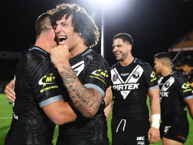 AUCKLAND, NEW ZEALAND - OCTOBER 13:  Kevin Proctor of the Kiwis celebrates with Jared Waerea-Hargreaves after winning the international Rugby League Test Match between the New Zealand Kiwis and the Australia Kangaroos at Mt Smart Stadium on October 13, 2018 in Auckland, New Zealand.  (Photo by Hannah Peters/Getty Images)