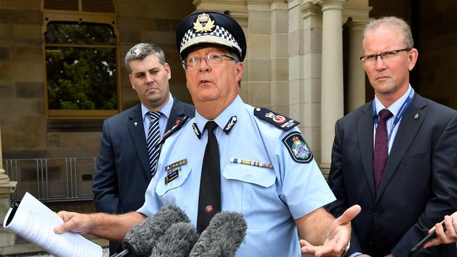 Police Commissioner Ian Stewart (centre), Police Minister Mark Ryan and Queensland Police Union President Ian Leavers at Parliament House. (AAP Image/Darren England)