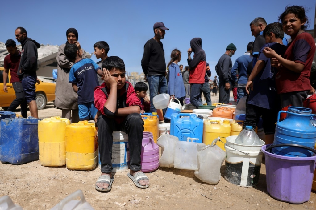 Gazans wait for aid as Israel faces mounting pressure