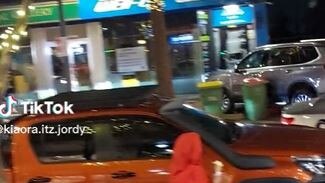 Footage of a car attempting to plough through pedestrians along Cavill Ave