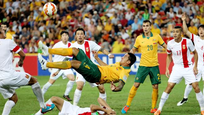 Australia's Tim Cahill performs a overhead kick to score Australia's first goal during the AFC Asia Cup quarterfinal soccer match between China and Australia in Brisbane, Australia, Thursday, Jan. 22, 2015. (AP Photo/Tertius Pickard)