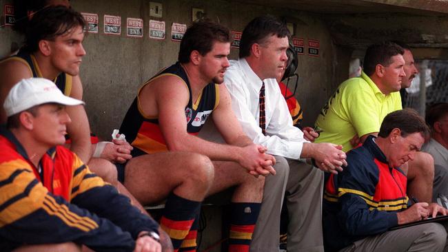 Robert Shaw, right, sits next to Mark Ricciuto on the Crows’ bench in 1996.