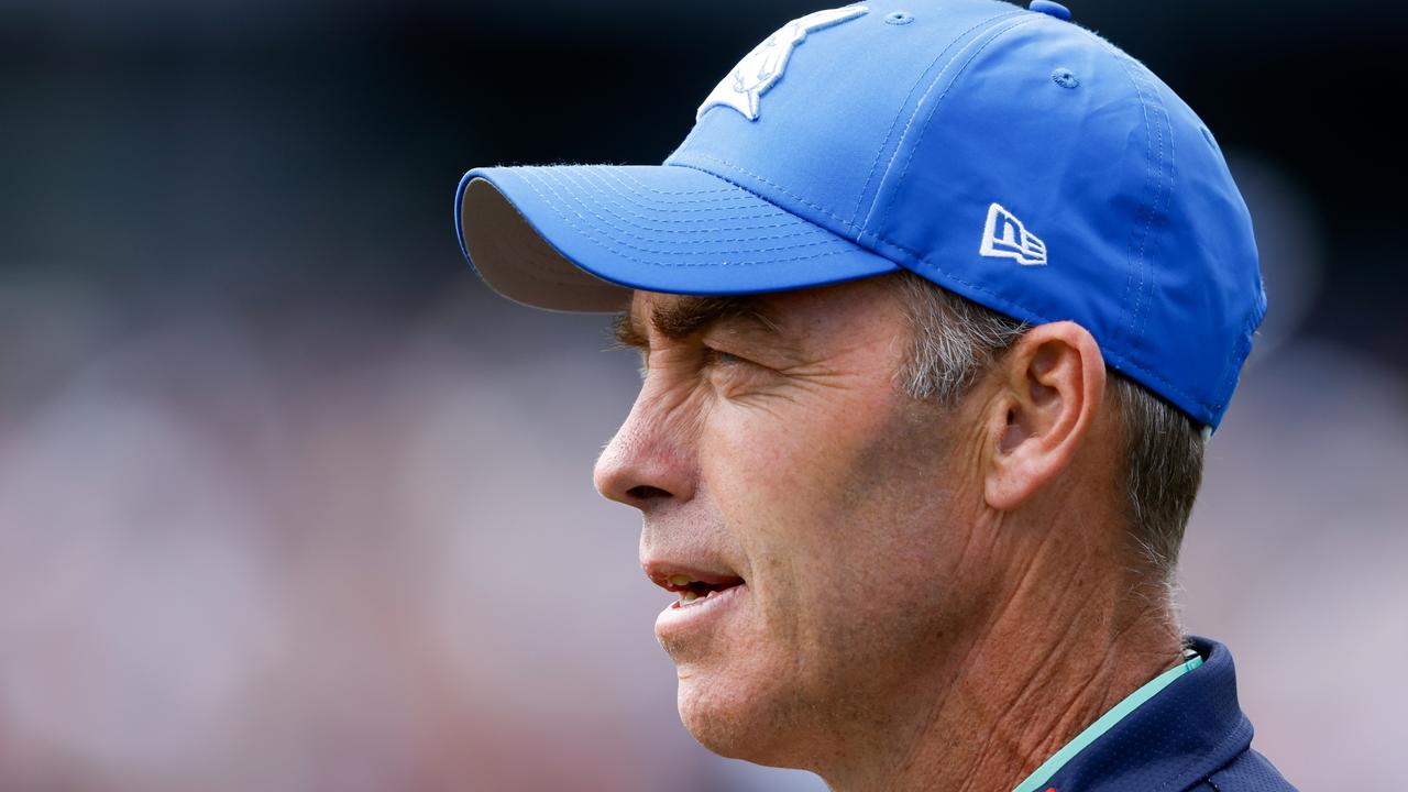 Alastair Clarkson risponde alle domande sul comportamento, sugli scoppi di rabbia e sulle ultime notizie dall'allenatore di North Melbourne