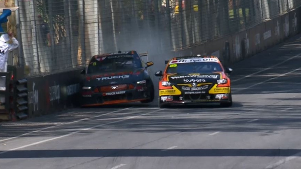 Lee Holdsworth and Garry Jacobson collide in Practice 1.