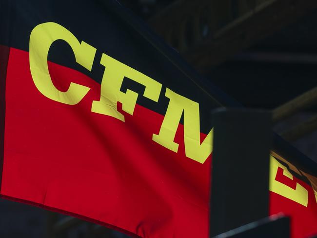 BRISBANE, AUSTRALIA - NewsWire Photos - JULY 15, 2024:  Generic photographs of CFMEU flags outside a Brisbane CBD worksite.Picture: NewsWire / Glenn Campbell