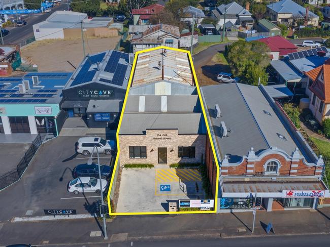 The former site of the old Australian Stockmanâs Saddlery on Russell Street in the Toowoomba CBD has sold at auction to an interstate investor for more than $1.1m through Hot Property.