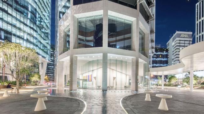 The precinct was designed by renowed architect Harry Seidler and this image shows later reversible 2018 non-Seidler stools and non-Seidler angular landscaping.