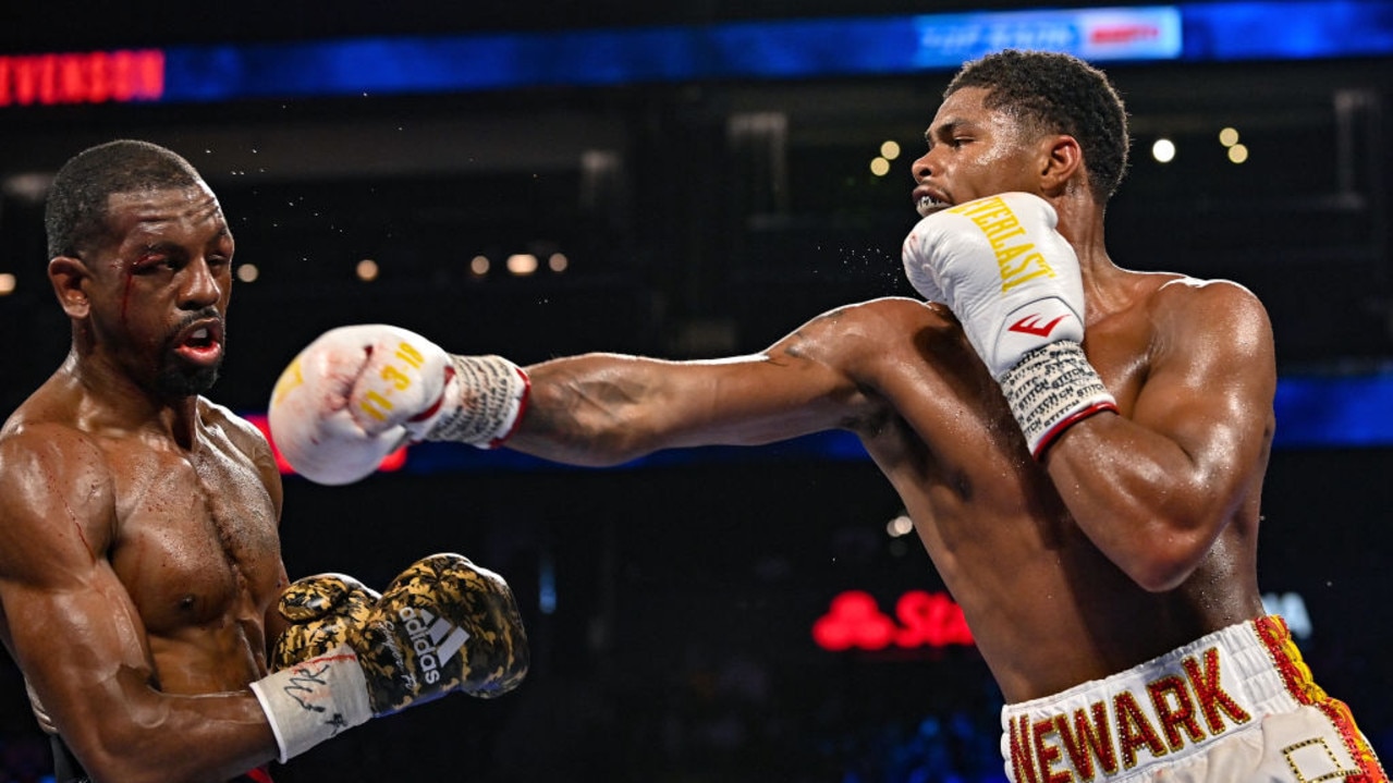 Shakur Stevenson punches Jamel Herring (Photo by Brandon Magnus/Getty Images)