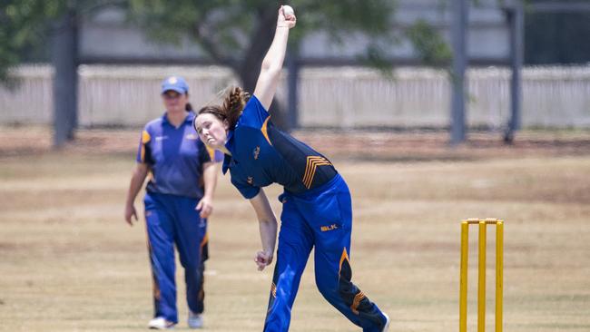 Julia Cavanough bowls left arm for Gators. (AAP Image/Richard Walker)