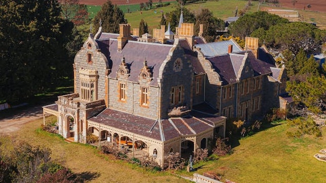 Abercrombie House, the Bathurst region’s grand heritage treasure and private home of the Morgan family, is open regularly throughout the year for guided and self-guided tours.