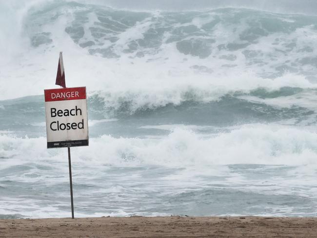 Locals flocked to sandbagging stations as Cyclone Alfred approaches the Gold Coast. The Reedy Creek depot staff worked tirelessly but people had a two hour wait and the queue snaked around the surrounding streets. Picture Glenn Hampson