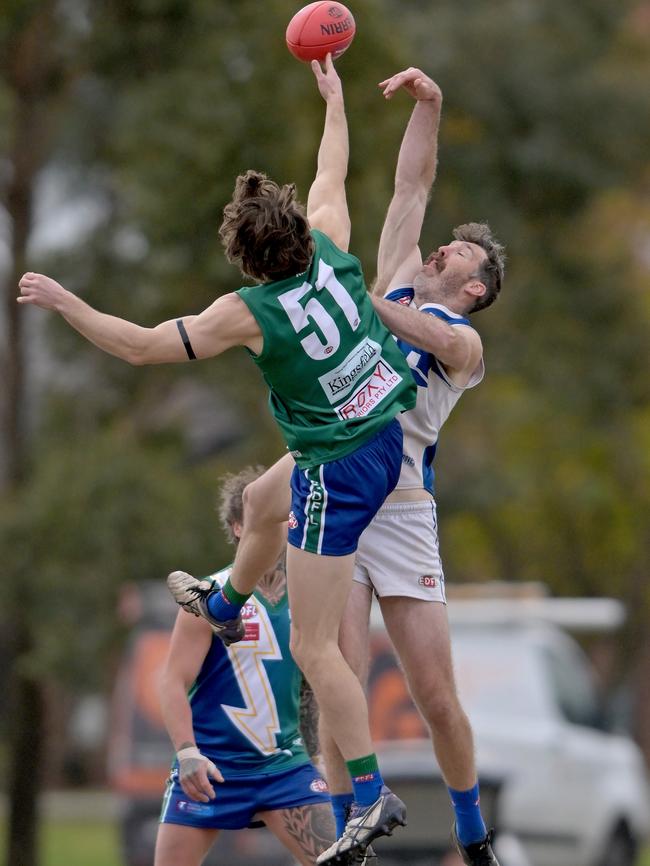 EDFL: East Sunbury’s Joel Scherer and Sunbury Kangaroos’ Brenton Sutherland clash in the ruck. Picture: Andy Brownbill