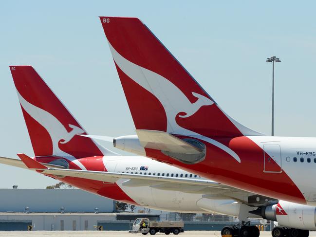 MELBOURNE, AUSTRALIA - NewsWire Photos NOVEMBER 22, 2021: QANTAS resumes international flights from Melbourne with a plane leaving for Singapore. Picture: NCA NewsWire / Andrew Henshaw