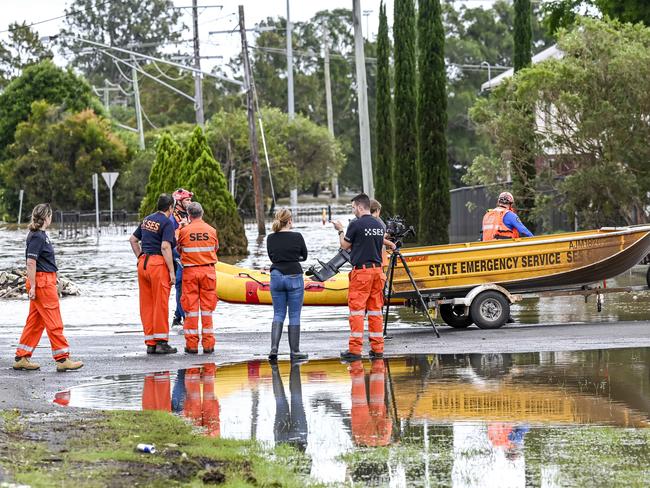 SES workers help clean up after the disaster. Picture: Darren Leigh Roberts