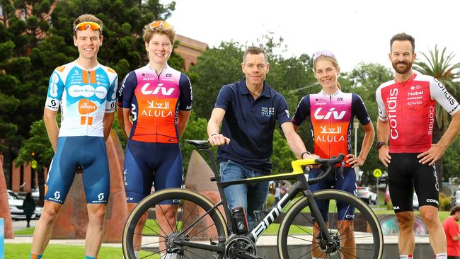 Cadel Evans with riders Chris Hamilton, Georgie Howe, Ella Wyllie and Simon Geschke. Picture: Alison Wynd