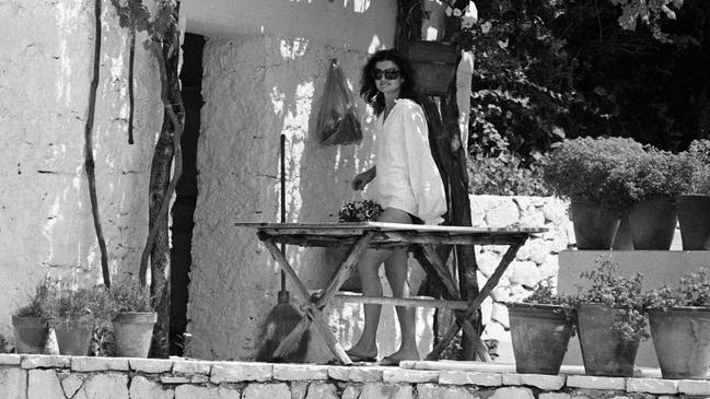 Jackie Onassis on Skorpios in Greece, 1975. Picture: Getty Images