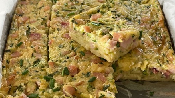 This zucchini slice is healthy and delicious.