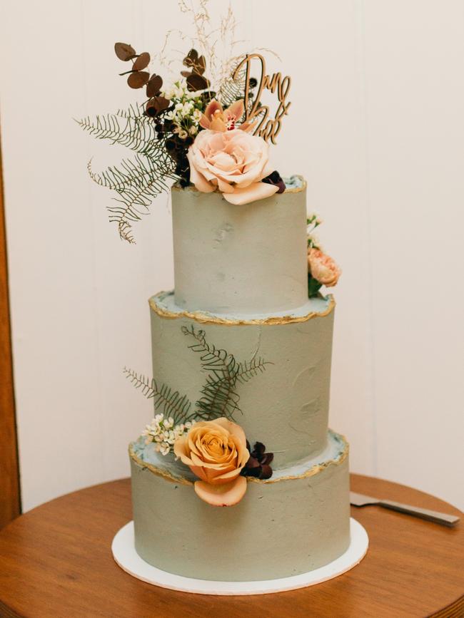 Trim: Bree Forbes and Daniel Kelly’s cake, photography: Figtree Pictures