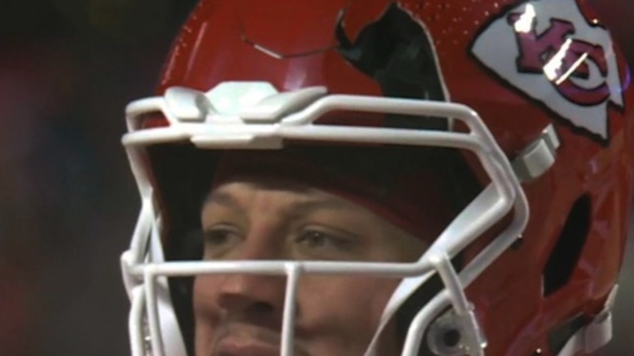 Patrick Mahomes helmet is broken