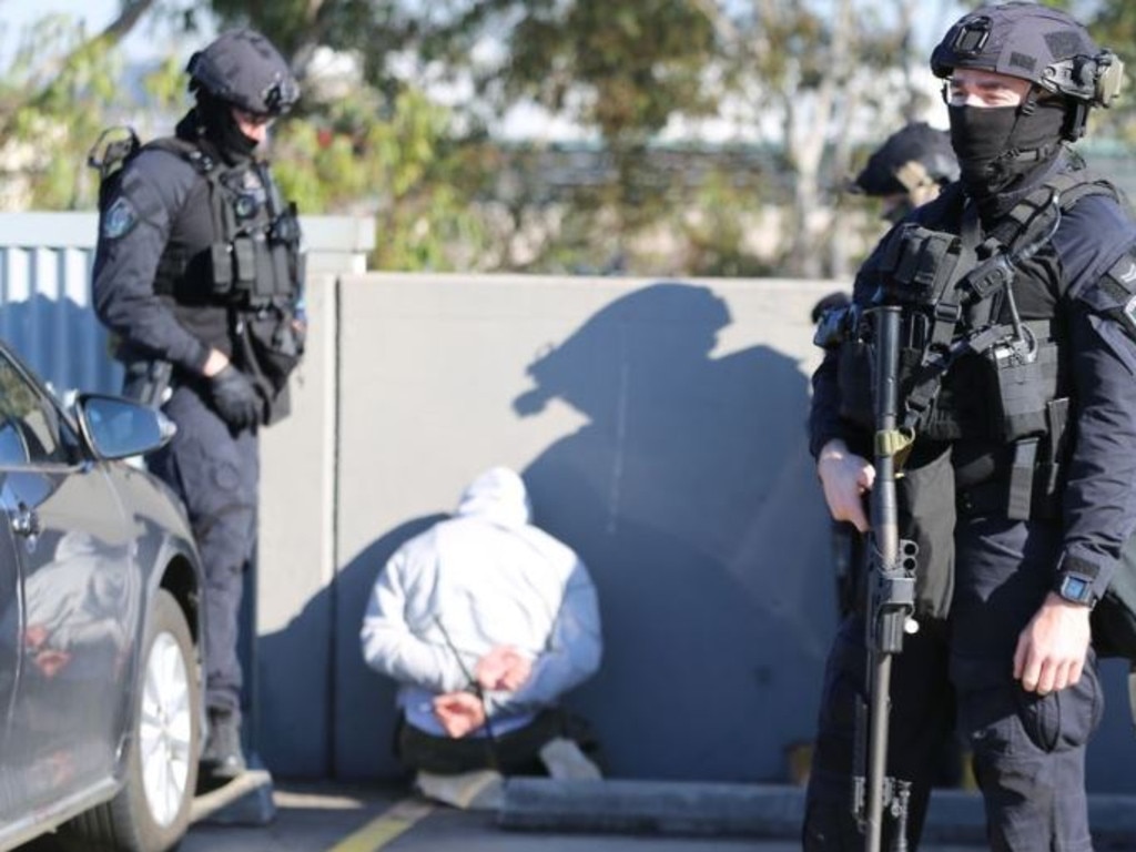 Sydney counter terrorism raids: Cache of military style weapons ...