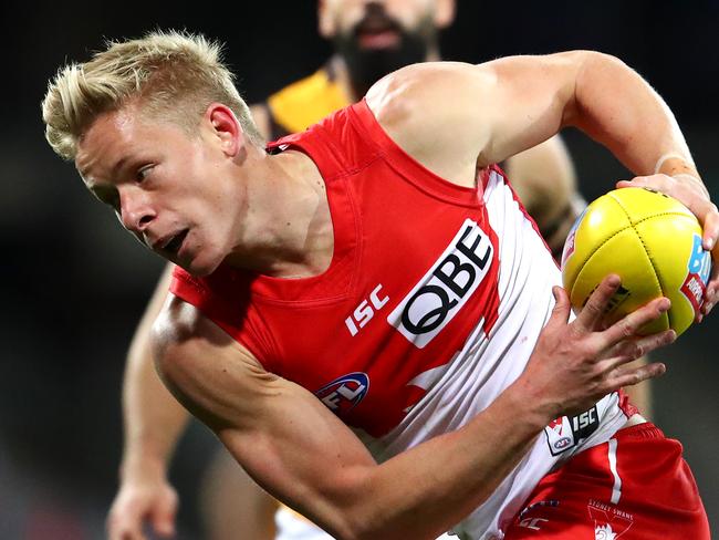 SYDNEY, AUSTRALIA - JUNE 21: Isaac Heeney of the Swans runs the ball during the round 14 AFL match between the Sydney Swans and the Hawthorn Hawks at Sydney Cricket Ground on June 21, 2019 in Sydney, Australia. (Photo by Cameron Spencer/AFL Photos/via Getty Images)