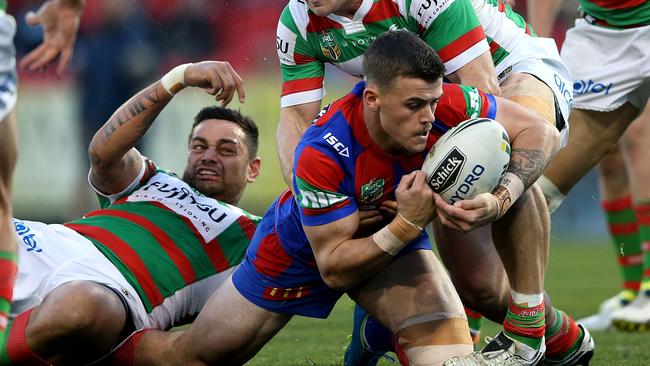 NEWCASTLE, AUSTRALIA — AUGUST 28: Dylan Phythian of the Knights scores a try during the round 25 NRL match between the Newcastle Knights and the South Sydney Rabbitohs at Hunter Stadium on August 28, 2016 in Newcastle, Australia. (Photo by Ashley Feder/Getty Images)