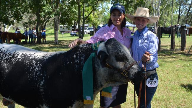 Deb Frecklington with a Kingaroy State High School agriculture student at the cattle judging at the Proston Show on March 7, 2020. (Photo: Jessica McGrath)