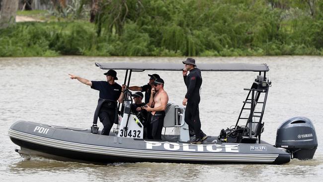 Police divers join the search. Pic: Calum Robertson