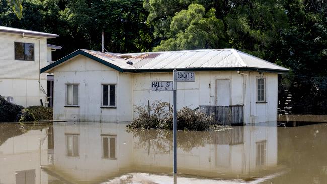 Floodwaters continue to recede in the suburb of Sherwood in Brisbane as Queensland experiences the worst flooding in 30 years. Picture: Sarah Marshall / NCA NewsWire.