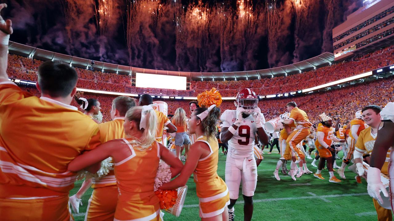 College Football 2022: Tennessee beat Alabama, fans storm field