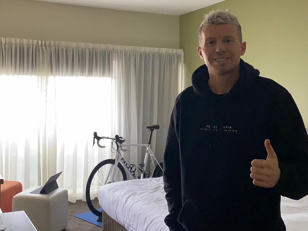 Peter Siddle quarantining in Hobart with a mounted bicycle to maintain his fitness.