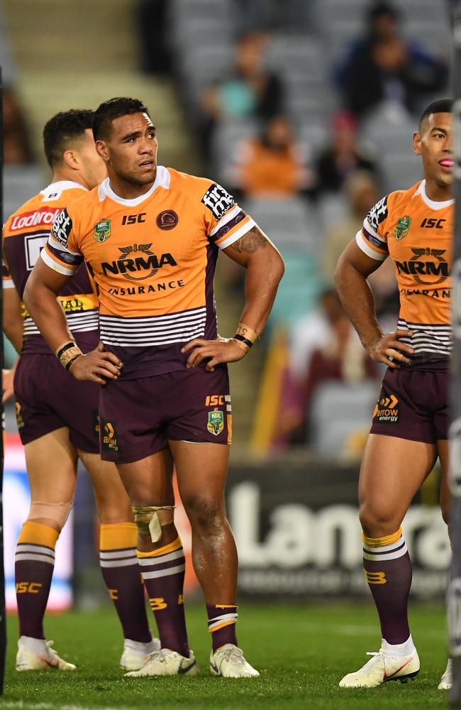 A dejected Broncos during the loss to the Bulldogs. (AAP Image/Dean Lewins)