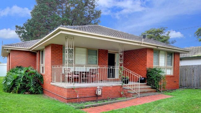 10 Russell Street, Tootgarook, passed in at auction.