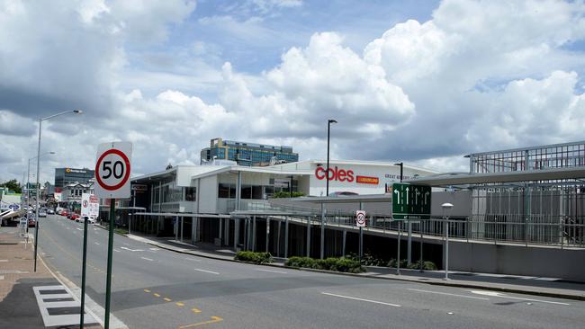 Coles supermarket Ipswich flooded in 2011 | The Courier Mail