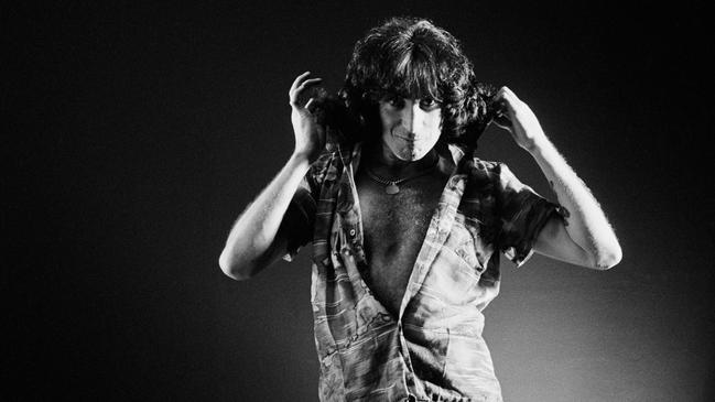 Bon Scott in a studio in London in August 1979. (Photo by Fin Costello/Redferns)