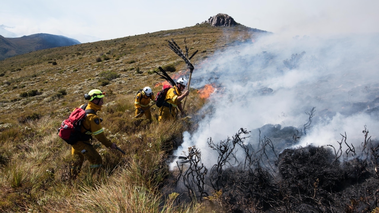 One property destroyed as bushfires continue to burn across Tas