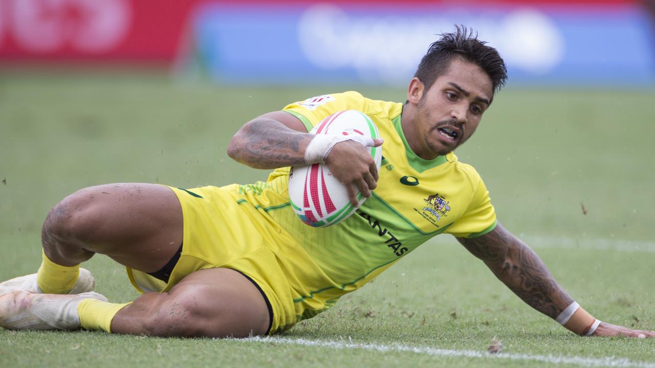 Maurice Longbottom scores during the Sydney 7's rugby pool match between Australia and Argentina in 2019.