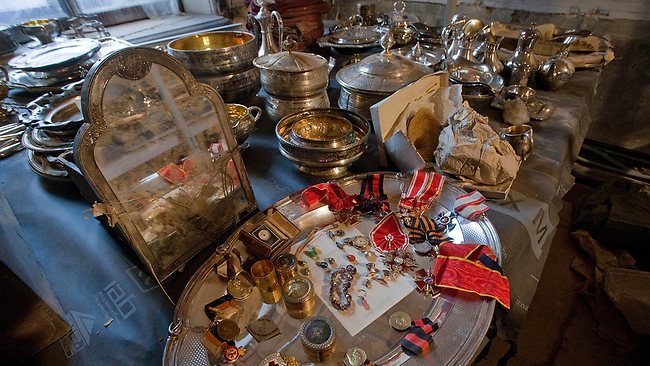 Russian Mansion Restorers Find Hidden Treasure | News.com.au ...