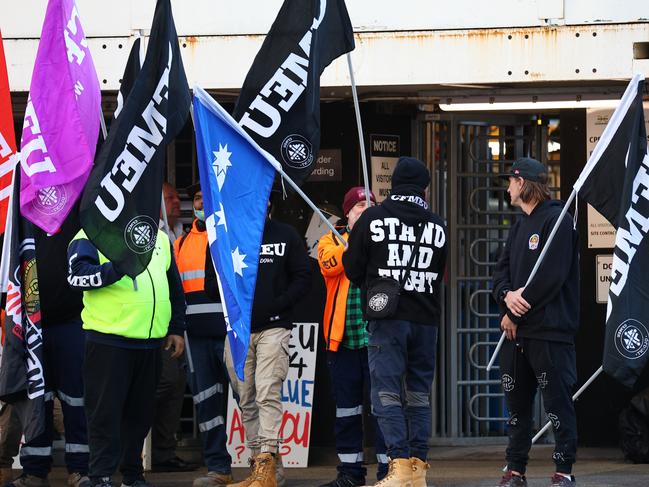 Hundreds of CFMEU workers are again blocking access to Cross River Rail sites across Brisbane this morning. Picture: David Clark