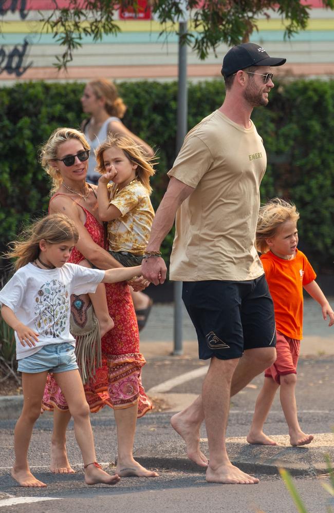 james-weir-why-hemsworths-never-wear-shoes-in-byron-bay-news-au