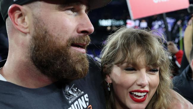 BALTIMORE, MARYLAND - JANUARY 28: Travis Kelce #87 of the Kansas City Chiefs celebrates with Taylor Swift after a 17-10 victory against the Baltimore Ravens in the AFC Championship Game at M&T Bank Stadium on January 28, 2024 in Baltimore, Maryland.   Patrick Smith/Getty Images/AFP (Photo by Patrick Smith / GETTY IMAGES NORTH AMERICA / Getty Images via AFP)