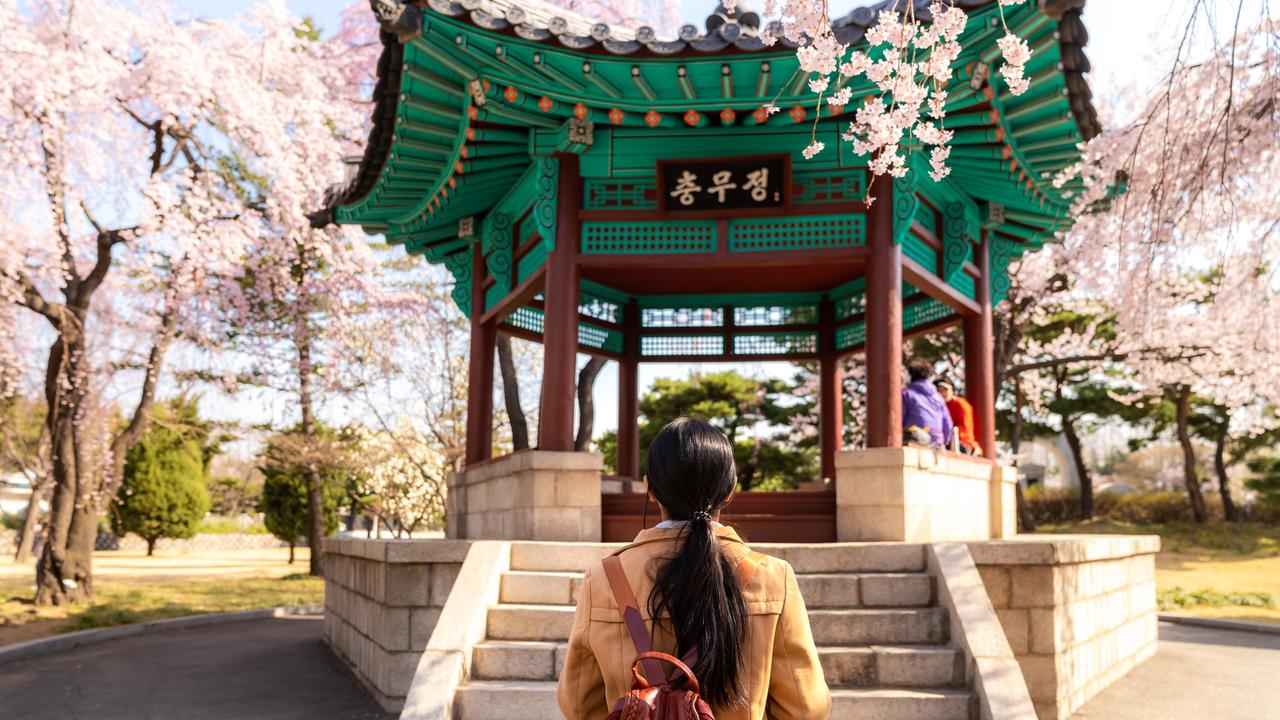 The people in South Korea are welcoming to tourists.