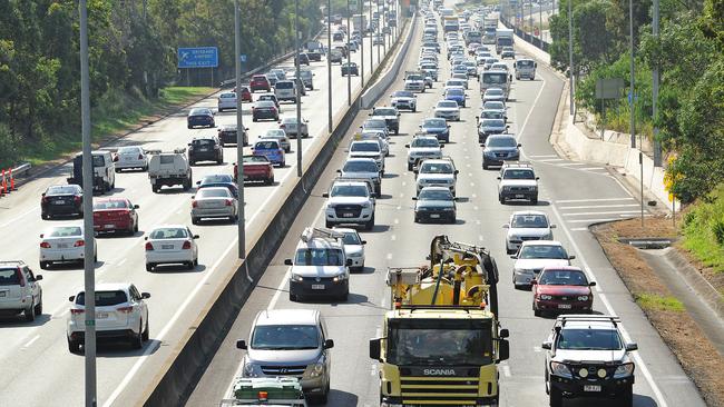 Underwood road overpass Traffic along the M1 motorway between Brisbane and the Gold Coast. Tuesday April 10, 2018. (AAP image, John Gass)