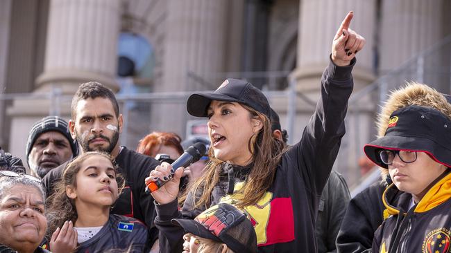 Point blank: ‘She’s making long, ambling statements that have no relevance to the terms of reference’ whinged MP Warren Entsch. Picture: AAP